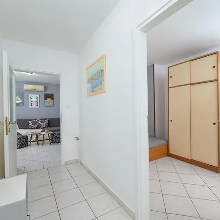 Stilvoll Eingerichtete 4 *