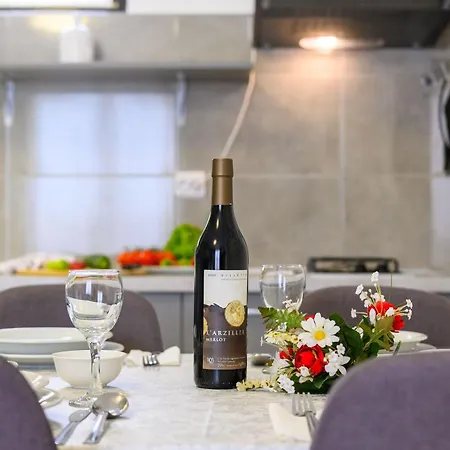 Stilvoll Eingerichtete 4 * Štinjan