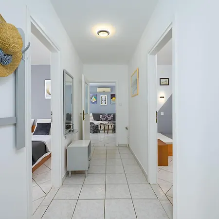 Stilvoll Eingerichtete 4 * Stinjan