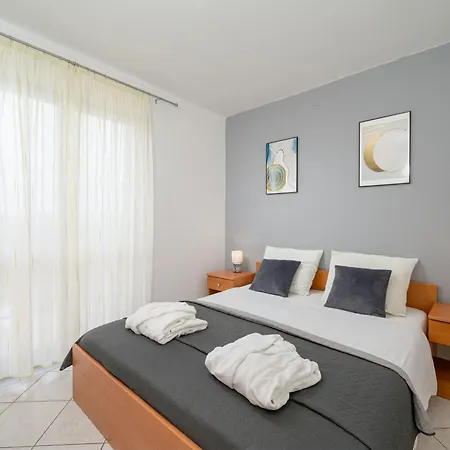 Apartment Stilvoll Eingerichtete 4 *