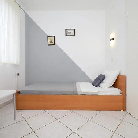 Stilvoll Eingerichtete 4 * Stinjan