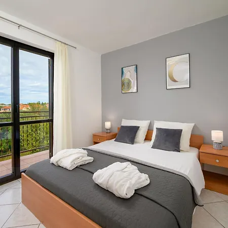 Apartmán Stilvoll Eingerichtete 4 *