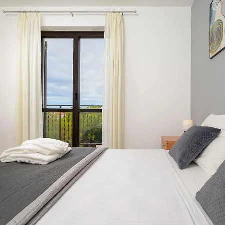 Stilvoll Eingerichtete 4 *